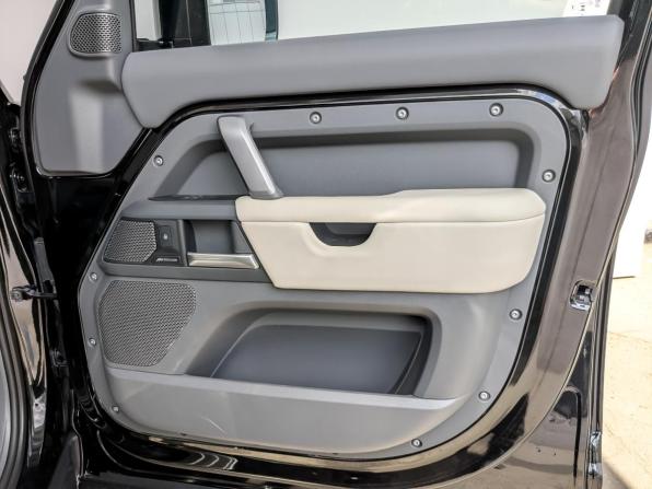 Land Rover Defender II с пробегом 2024 года, цена 11 000 000 рублей, 28585 км, внедорожник, Автокод Объявления