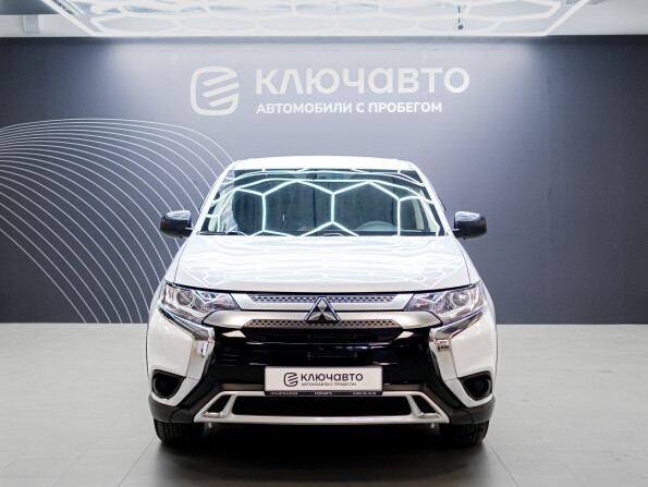 Mitsubishi Outlander III Рестайлинг 3 с пробегом 2021 года, цена 2 596 000 рублей, 46500 км, внедорожник, Автокод Объявления