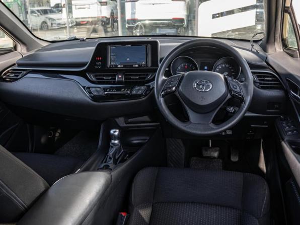 Toyota C-HR I Рестайлинг с пробегом 2019 года, цена 1 529 000 рублей, 172604 км, внедорожник, Автокод Объявления