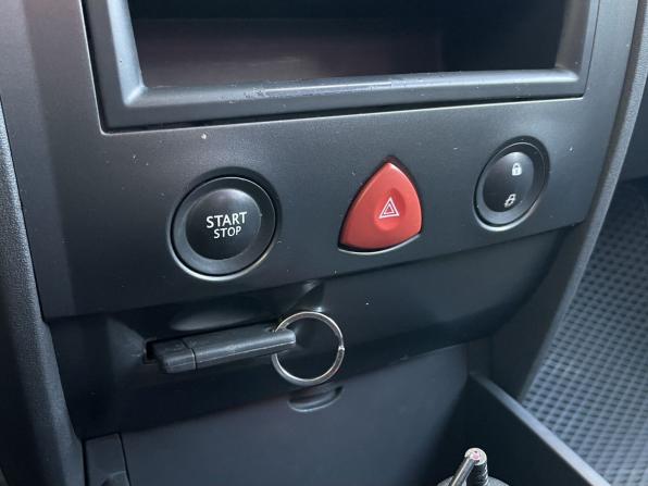 Renault Megane II Рестайлинг с пробегом 2008 года, цена 378 000 рублей, 210227 км, седан, Автокод Объявления