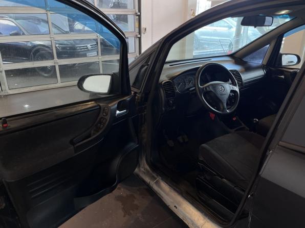 Opel Zafira A с пробегом 2000 года, цена 200 000 рублей, 301186 км, компактвэн, Автокод Объявления