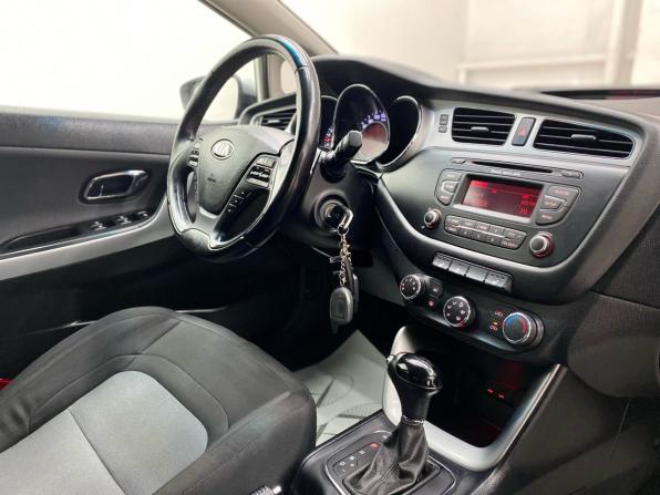 Kia Ceed II с пробегом 2014 года, цена 1 050 000 рублей, 71188 км, хэтчбек, Автокод Объявления