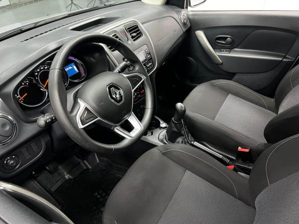 Renault Logan II Рестайлинг с пробегом 2018 года, цена 1 150 000 рублей, 64000 км, седан, Автокод Объявления