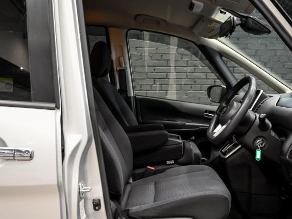 Nissan Serena V (C27) с пробегом 2017 года, цена 2 030 000 рублей, 119016 км, минивэн, Автокод Объявления