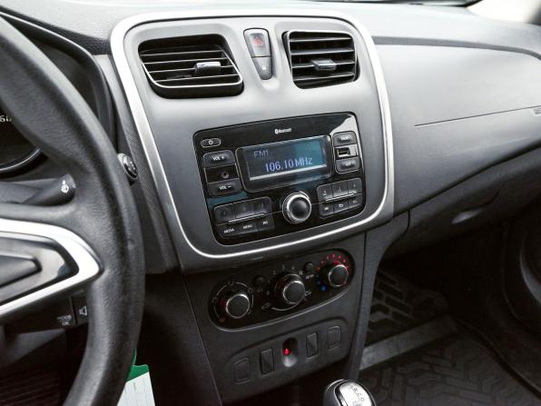 Renault Logan II Рестайлинг с пробегом 2019 года, цена 749 000 рублей, 142257 км, седан, Автокод Объявления
