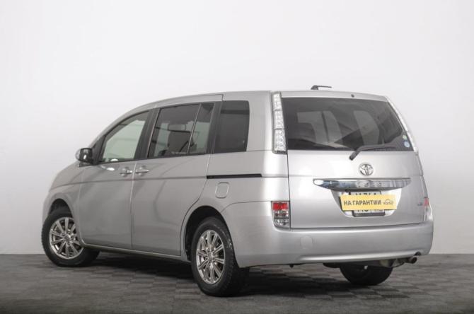 Toyota ISis I Рестайлинг с пробегом 2013 года, цена 1 279 000 рублей, 105000 км, компактвэн, Автокод Объявления