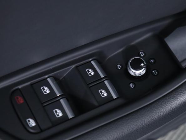 Audi A4 V (B9) Рестайлинг с пробегом 2021 года, цена 3 035 000 рублей, 66100 км, седан, Автокод Объявления