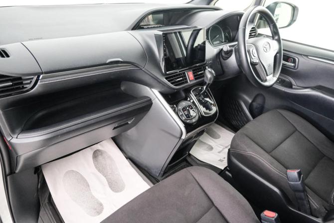Toyota Esquire I с пробегом 2016 года, цена 2 429 000 рублей, 94535 км, минивэн, Автокод Объявления