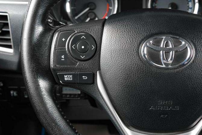 Toyota Corolla XI (E160 E170 E180) с пробегом 2013 года, цена 1 699 000 рублей, 170330 км, седан, Автокод Объявления