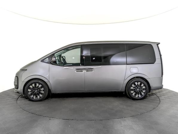 Hyundai Staria I с пробегом 2024 года, цена 6 414 500 рублей, 10142 км, минивэн, Автокод Объявления