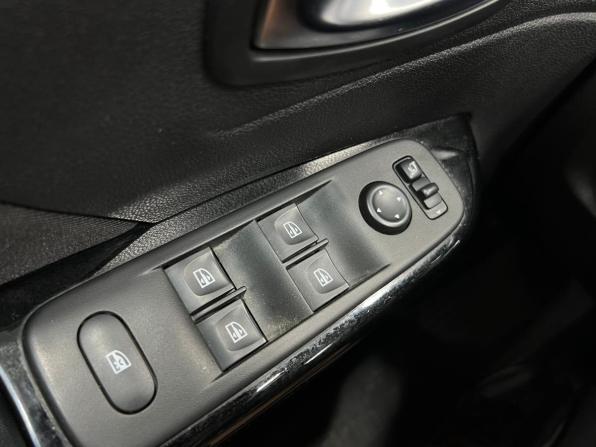 Renault Kaptur I Рестайлинг с пробегом 2021 года, цена 1 750 000 рублей, 31000 км, внедорожник, Автокод Объявления