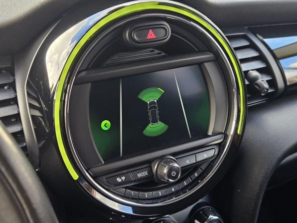 Mini Hatch III (F55/F56) Рестайлинг с пробегом 2019 года, цена 2 050 000 рублей, 59270 км, хэтчбек, Автокод Объявления