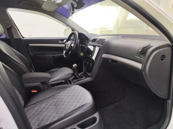 Skoda Octavia II (A5) Рестайлинг с пробегом 2012 года, цена 900 000 рублей, 180000 км, лифтбек, Автокод Объявления
