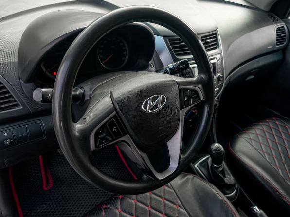 Hyundai Solaris I Рестайлинг с пробегом 2014 года, цена 889 900 рублей, 118300 км, хэтчбек, Автокод Объявления