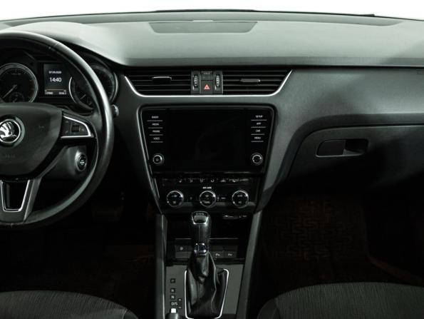 Skoda Octavia III (A7) Рестайлинг с пробегом 2017 года, цена 1 975 000 рублей, 137884 км, лифтбек, Автокод Объявления