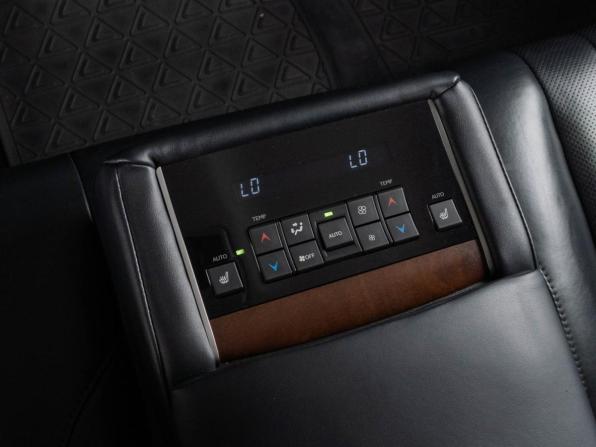 Lexus LX III Рестайлинг 2 с пробегом 2017 года, цена 7 650 000 рублей, 119170 км, внедорожник, Автокод Объявления