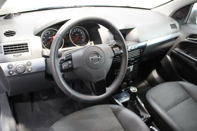 Opel Astra H Рестайлинг с пробегом 2007 года, цена 335 000 рублей, 226917 км, седан, Автокод Объявления