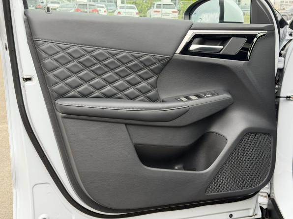 Mitsubishi Outlander IV с пробегом 2023 года, цена 3 850 000 рублей, 30 км, внедорожник, Автокод Объявления