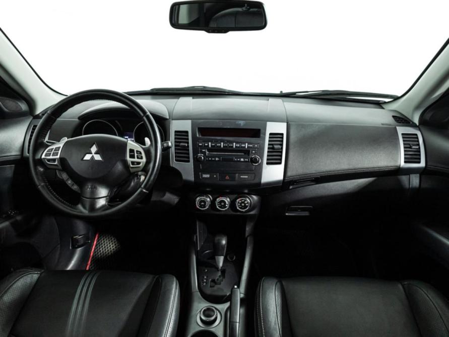 Mitsubishi Outlander II Рестайлинг Санкт-Петербург  - изображение 13