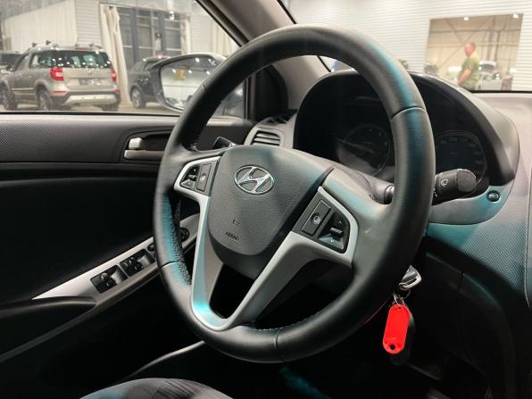 Hyundai Solaris I Рестайлинг с пробегом 2015 года, цена 894 000 рублей, 146000 км, седан, Автокод Объявления