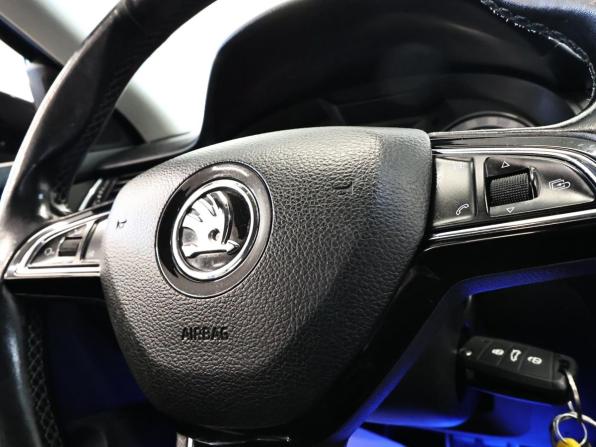 Skoda Octavia III (A7) Рестайлинг с пробегом 2018 года, цена 1 450 000 рублей, 186134 км, лифтбек, Автокод Объявления