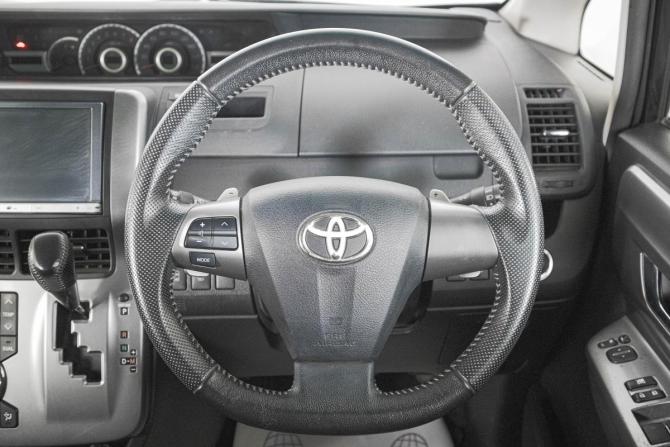 Toyota Voxy II (R70) Рестайлинг с пробегом 2012 года, цена 599 000 рублей, 149828 км, минивэн, Автокод Объявления