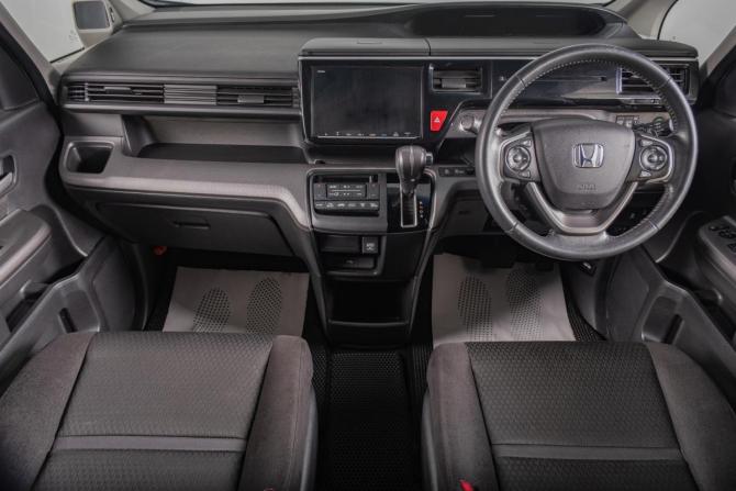 Honda Stepwgn V Рестайлинг с пробегом 2019 года, цена 2 599 000 рублей, 55000 км, минивэн, Автокод Объявления