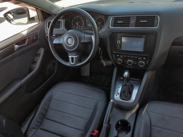 Volkswagen Jetta VI с пробегом 2013 года, цена 849 000 рублей, 233218 км, седан, Автокод Объявления