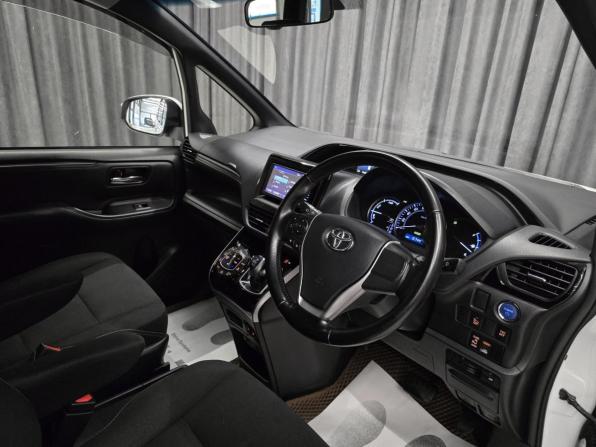 Toyota Esquire I с пробегом 2015 года, цена 1 849 000 рублей, 157000 км, минивэн, Автокод Объявления