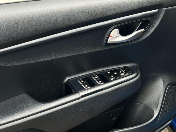 Kia Rio IV с пробегом 2019 года, цена 999 000 рублей, 175095 км, хэтчбек, Автокод Объявления