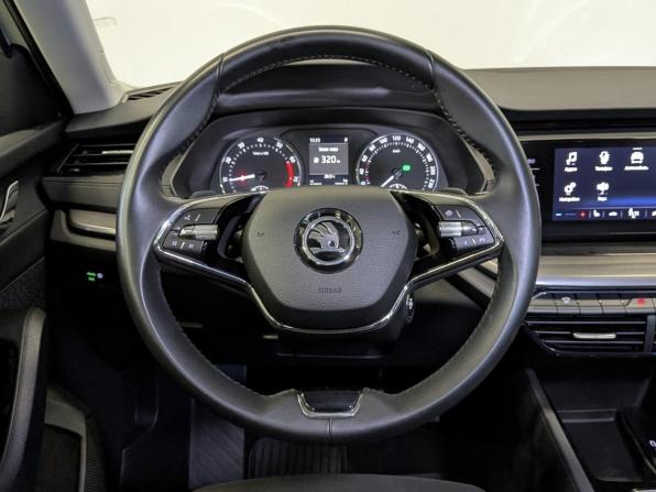Skoda Octavia IV (A8) с пробегом 2021 года, цена 2 345 000 рублей, 52991 км, лифтбек, Автокод Объявления