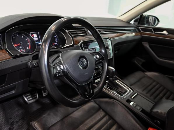 Volkswagen Passat B8 с пробегом 2019 года, цена 1 990 000 рублей, 160907 км, седан, Автокод Объявления
