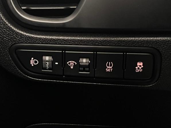 Kia Rio IV Рестайлинг с пробегом 2020 года, цена 1 555 000 рублей, 85740 км, хэтчбек, Автокод Объявления