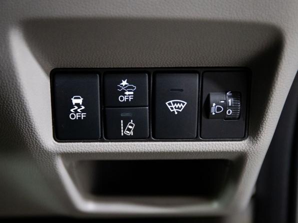 Honda Stepwgn V с пробегом 2016 года, цена 1 880 000 рублей, 155550 км, минивэн, Автокод Объявления
