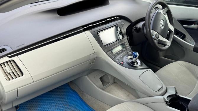 Toyota Prius III (XW30) с пробегом 2009 года, цена 790 000 рублей, 218753 км, лифтбек, Автокод Объявления