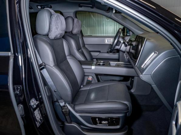 Li Auto (Lixiang) L9 I с пробегом 2024 года, цена 6 850 000 рублей, 76016 км, внедорожник, Автокод Объявления