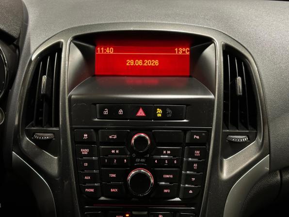 Opel Astra J Рестайлинг с пробегом 2012 года, цена 720 000 рублей, 303118 км, седан, Автокод Объявления
