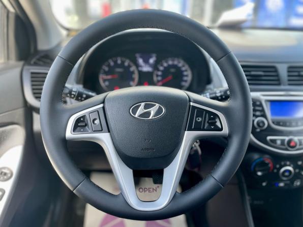 Hyundai Solaris I с пробегом 2014 года, цена 865 000 рублей, 185500 км, хэтчбек, Автокод Объявления