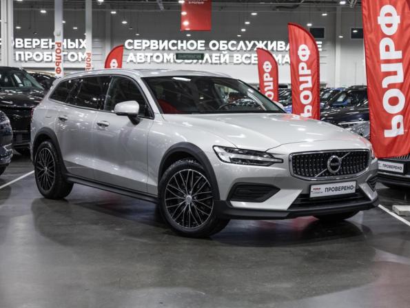 Volvo V60 Cross Country II с пробегом 2020 года, цена 3 549 898 рублей, 118075 км, универсал, Автокод Объявления