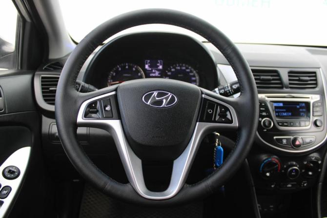 Hyundai Solaris I Рестайлинг с пробегом 2015 года, цена 990 000 рублей, 129000 км, седан, Автокод Объявления