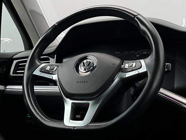 Volkswagen Touareg III с пробегом 2019 года, цена 4 396 400 рублей, 97019 км, внедорожник, Автокод Объявления