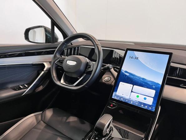 Geely Atlas II с пробегом 2024 года, цена 2 850 000 рублей, 32642 км, внедорожник, Автокод Объявления