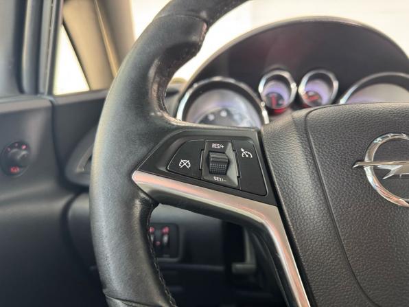 Opel Astra J с пробегом 2011 года, цена 669 000 рублей, 258137 км, хэтчбек, Автокод Объявления