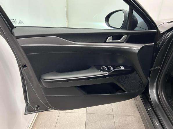 Kia K5 III с пробегом 2019 года, цена 2 499 000 рублей, 65158 км, седан, Автокод Объявления
