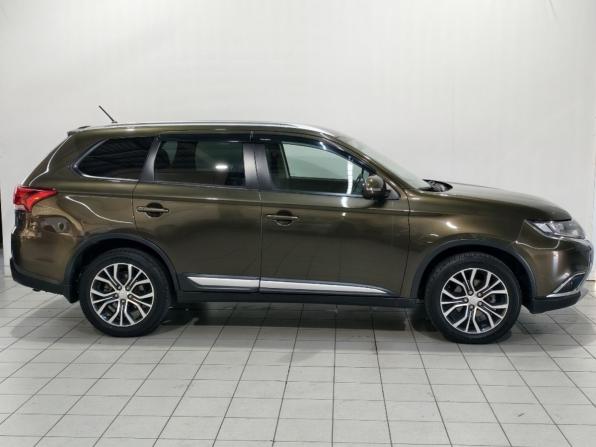 Mitsubishi Outlander III Рестайлинг 2 с пробегом 2016 года, цена 1 541 000 рублей, 197293 км, внедорожник, Автокод Объявления