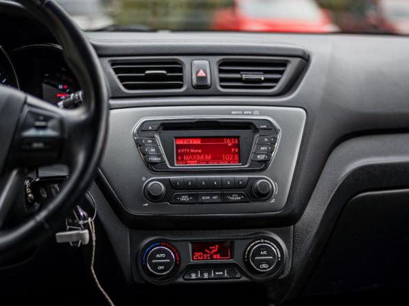 Kia Rio III Рестайлинг с пробегом 2015 года, цена 944 000 рублей, 127288 км, седан, Автокод Объявления