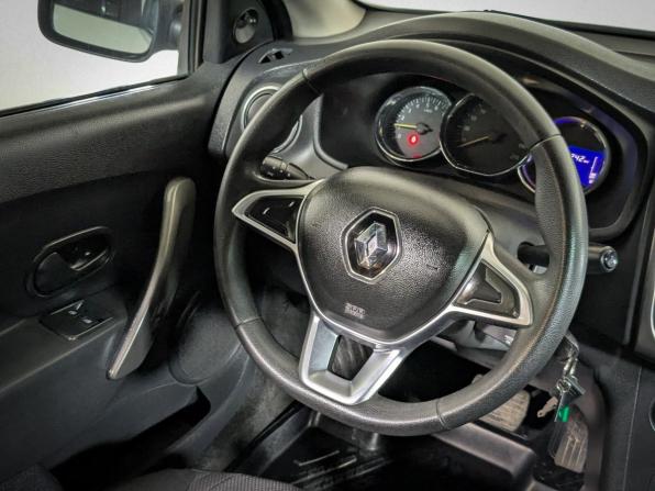 Renault Logan II Рестайлинг с пробегом 2018 года, цена 759 900 рублей, 112200 км, седан, Автокод Объявления