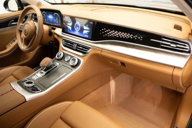 Hongqi H9 I с пробегом 2023 года, цена 4 050 000 рублей, 17900 км, седан, Автокод Объявления