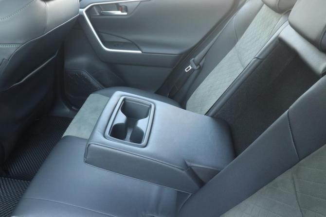 Toyota RAV4 V (XA50) с пробегом 2024 года, цена 3 977 000 рублей, 4600 км, внедорожник, Автокод Объявления