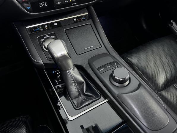 Lexus ES VI Рестайлинг с пробегом 2015 года, цена 2 350 000 рублей, 200000 км, седан, Автокод Объявления